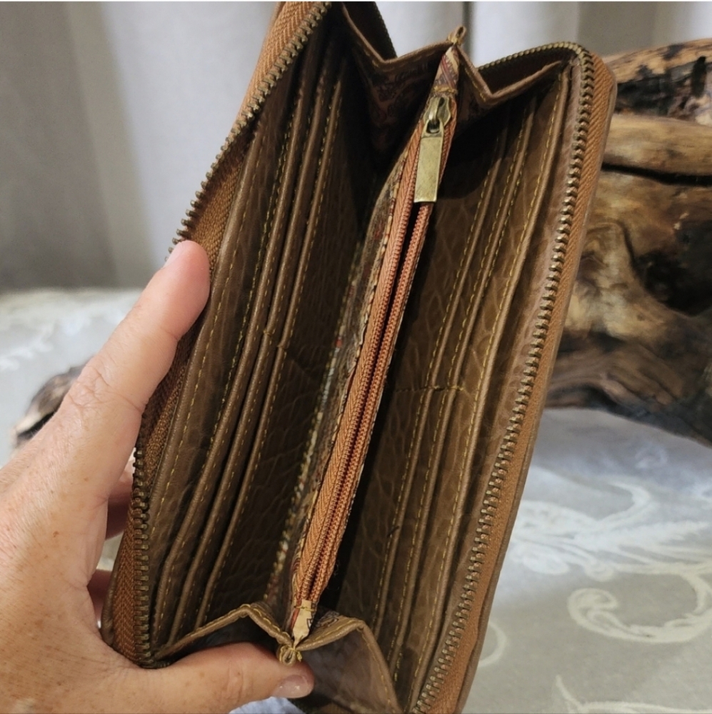 Brown Owl Wallet - Picture 10 of 12